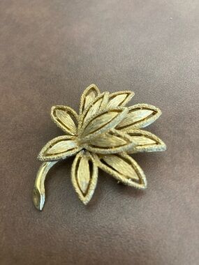 Vintage Gold Floral Leaf Brooch - Women Jewelry